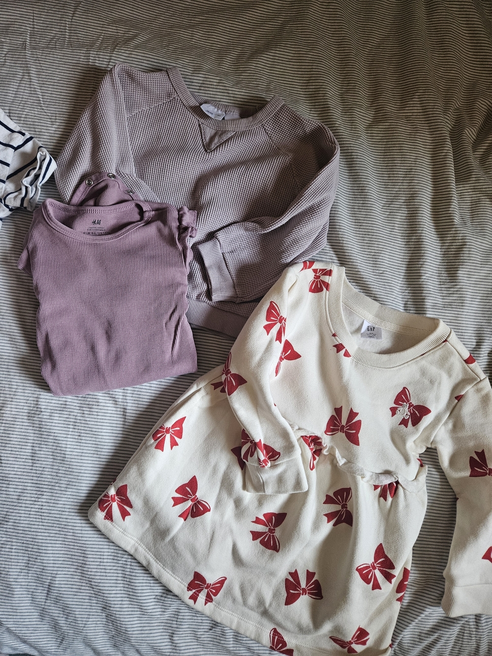 Gap&Zara Cream Dress with Red Bow Print & Zara Mauve Sweater  & H&M Onsie 18-24